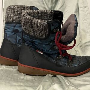 GLOBAL WIN Women's White Winter Snow Boots. Size 8